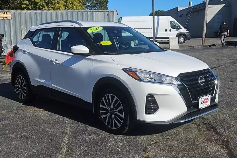 2022 Nissan Kicks SV photo 1