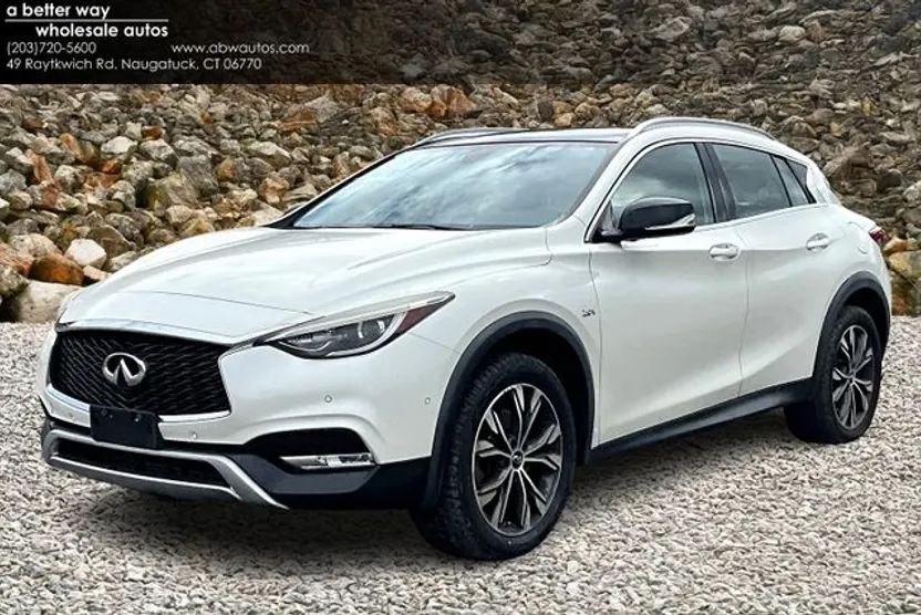 2018 Infiniti QX30 Premium photo 1