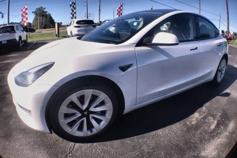 2021 Tesla Model 3 Standard Range Plus photo 1