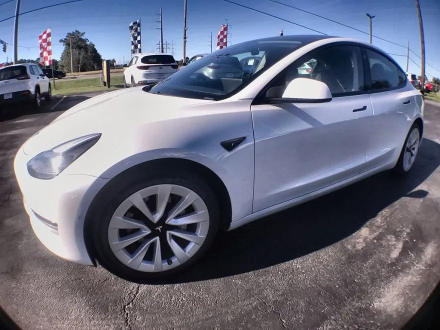 2021 Tesla Model 3 Standard Range Plus photo 1