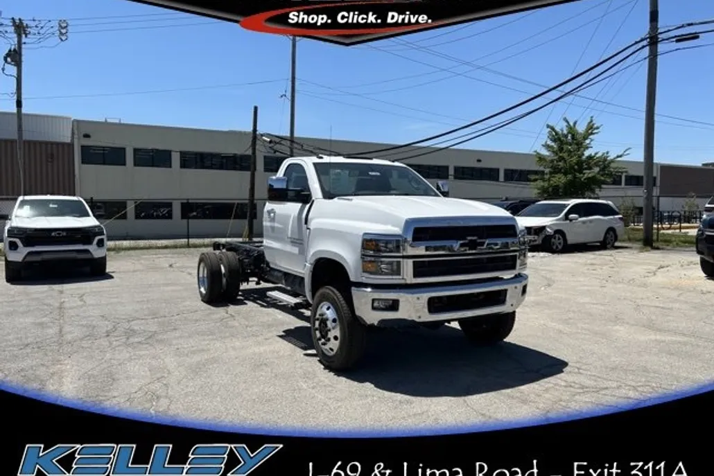2024 Chevrolet Silverado 6500HD Work Truck photo 1