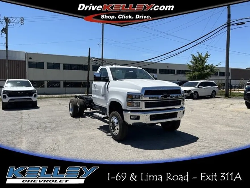 2024 Chevrolet Silverado 6500HD Work Truck photo 1