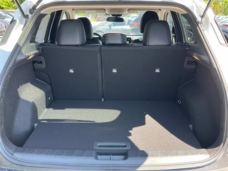 2025 Nissan Kicks SR photo 1