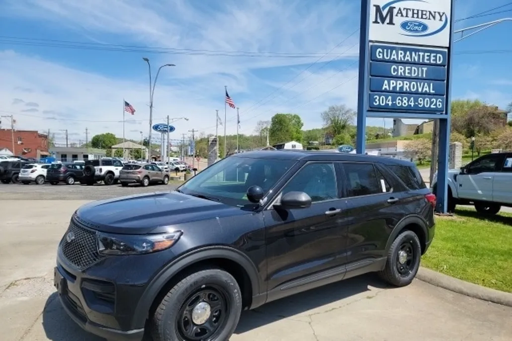 2023 Ford Explorer photo 1