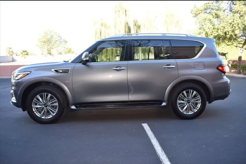 2019 Infiniti QX80 Luxe photo 1