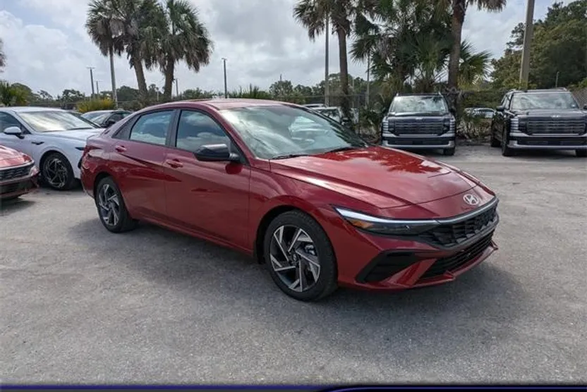 2025 Hyundai Elantra SEL Sport photo 1