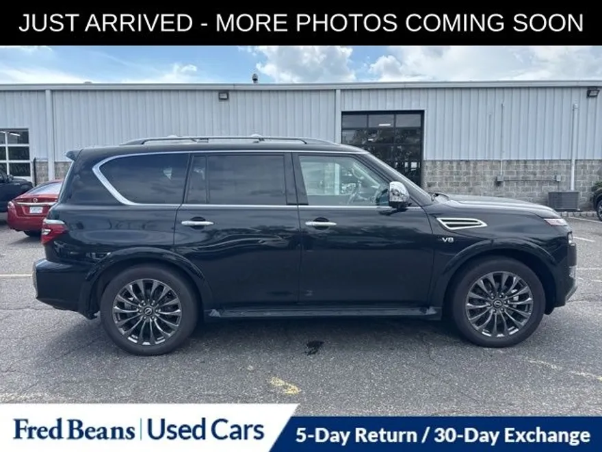 2022 Nissan Armada Platinum photo 1