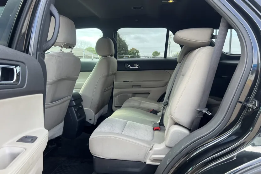 2015 Ford Explorer Base photo 1