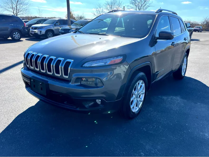 2015 Jeep Cherokee Latitude photo 2