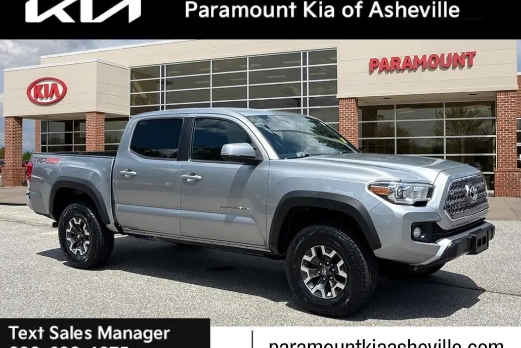 2017 Toyota Tacoma TRD photo 1