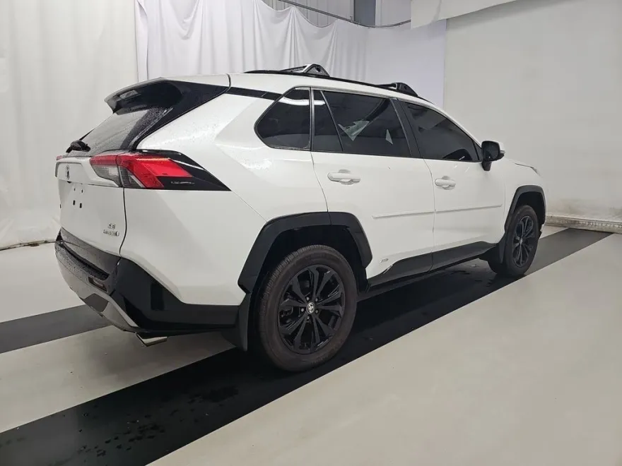 2023 Toyota RAV4 Hybrid SE photo 1