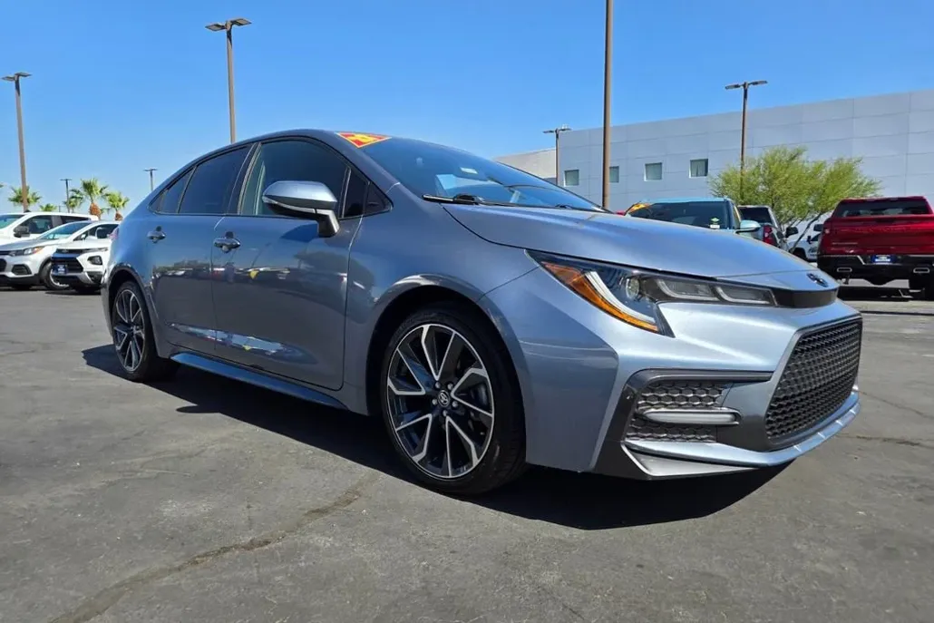 2022 Toyota Corolla SE photo 1