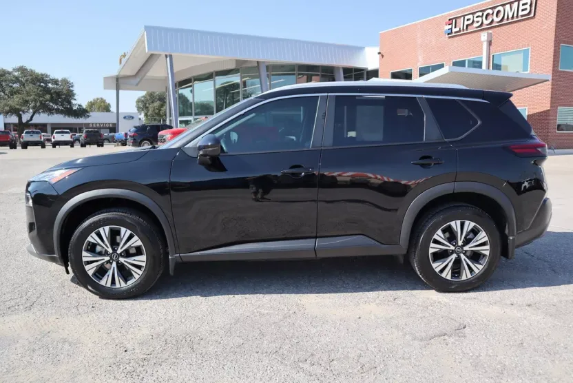 2022 Nissan Rogue SV photo 1