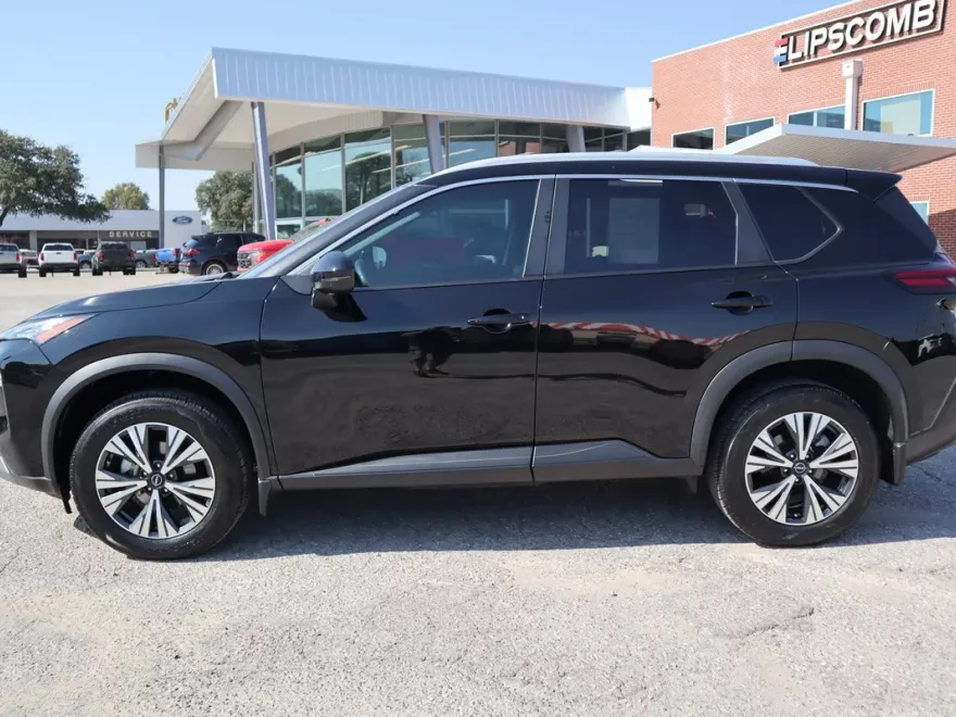 2022 Nissan Rogue SV photo 1