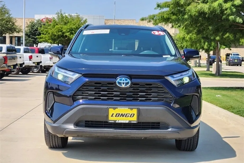2024 Toyota RAV4 Hybrid XLE photo 1