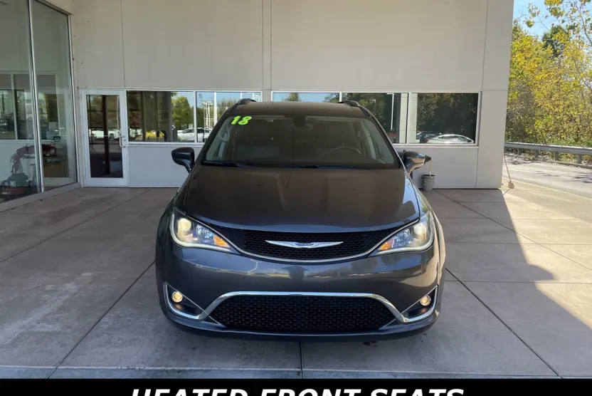 2018 Chrysler Pacifica Touring L photo 1