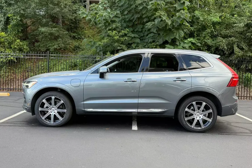 2021 Volvo XC60 Recharge Hybrid T8 Inscription photo 1
