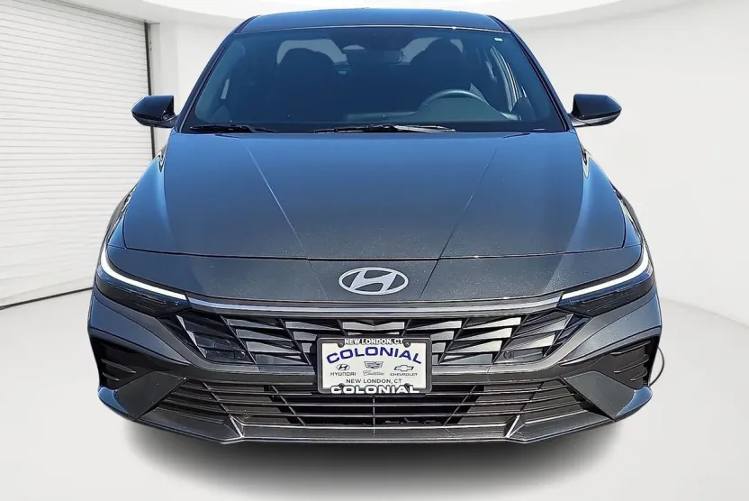 2025 Hyundai Elantra SEL Sport photo 1