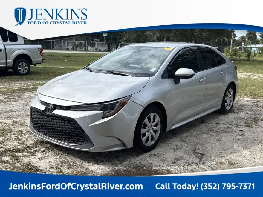2021 Toyota Corolla LE photo 1