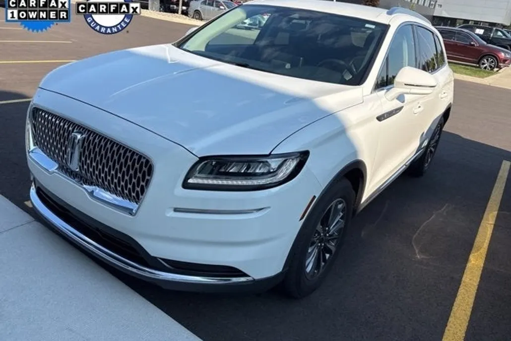 2023 Lincoln Nautilus Standard photo 1