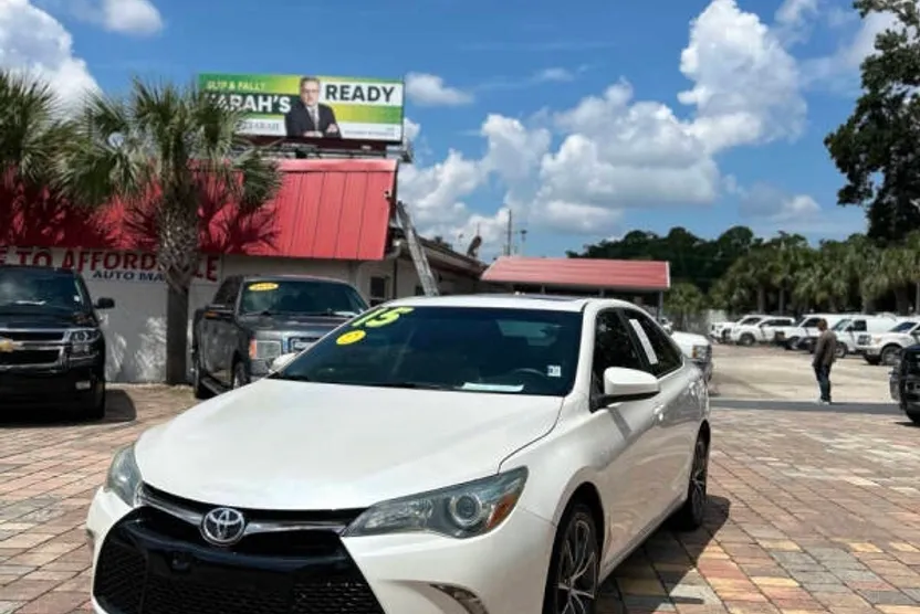 2015 Toyota Camry XSE photo 1