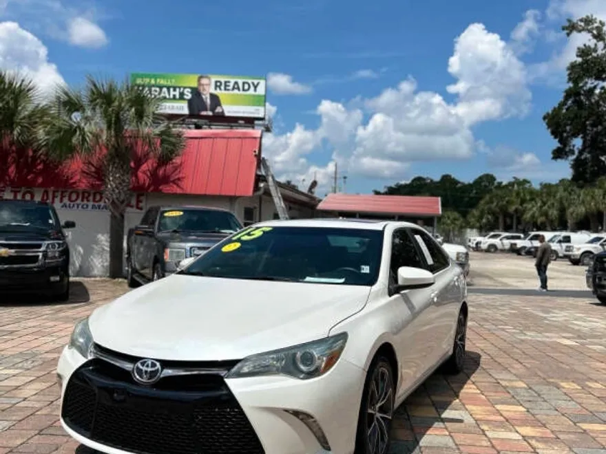 2015 Toyota Camry XSE photo 1