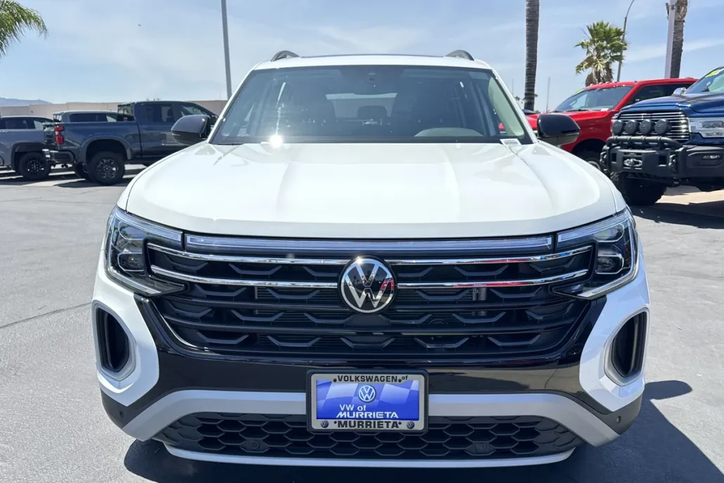2025 Volkswagen Atlas Peak Edition SE photo 1