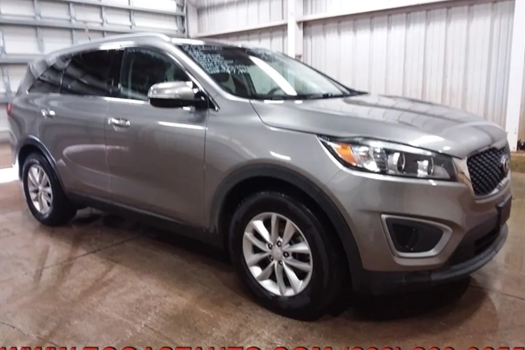 2017 Kia Sorento LX photo 1