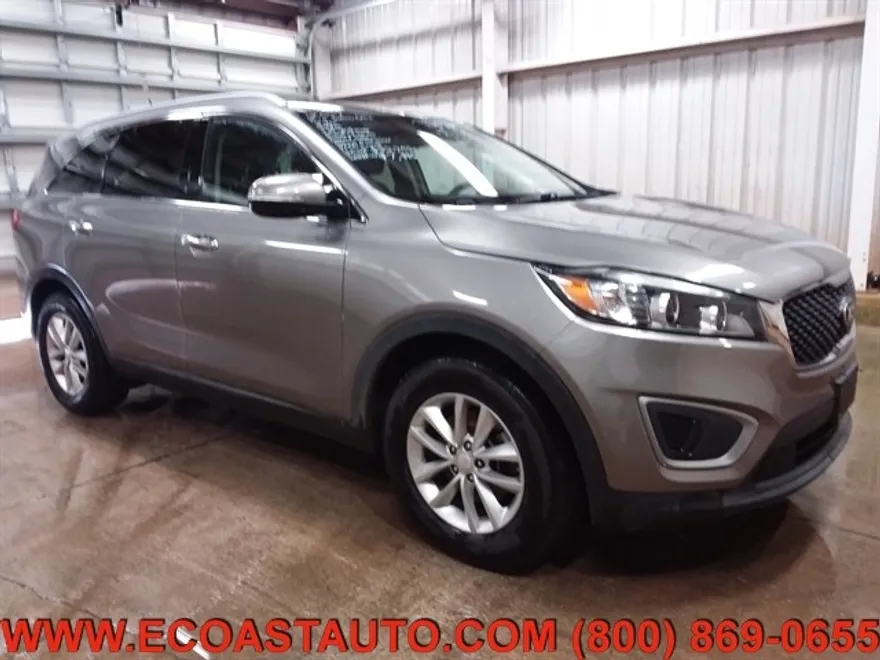 2017 Kia Sorento LX photo 1