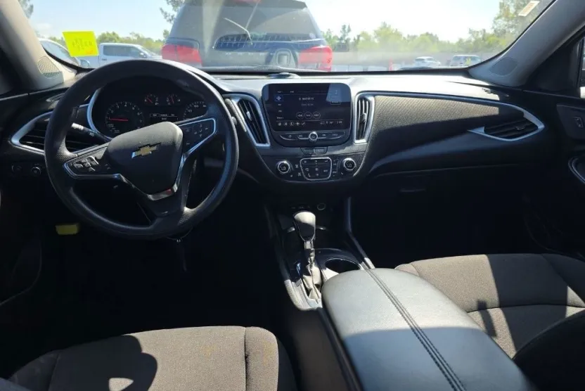 2023 Chevrolet Malibu 1LT photo 1