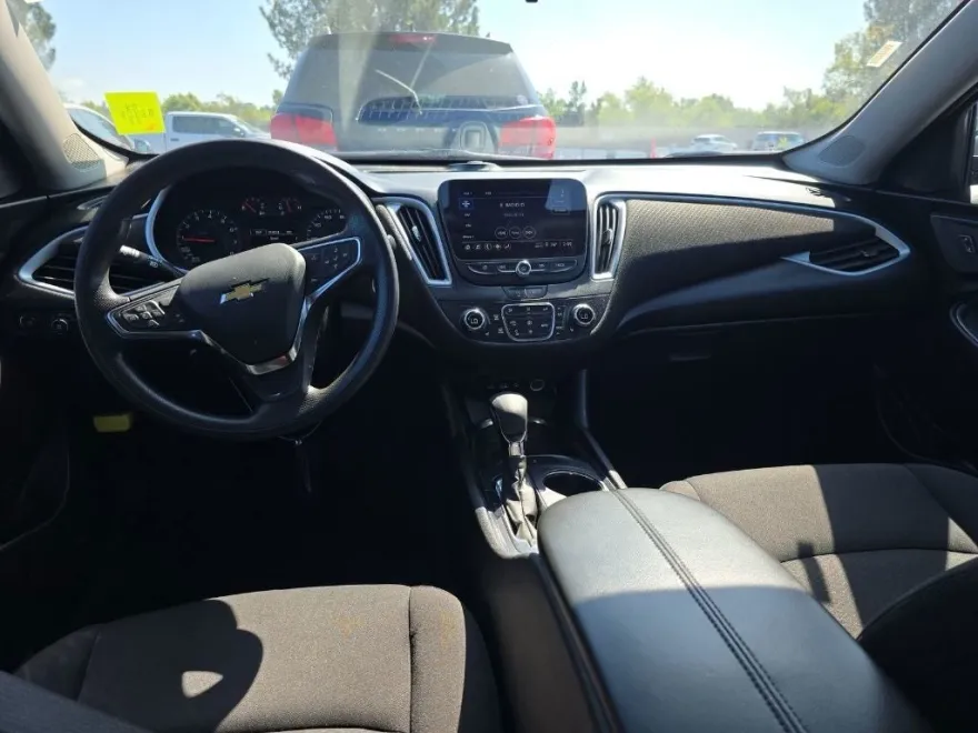 2023 Chevrolet Malibu 1LT photo 1