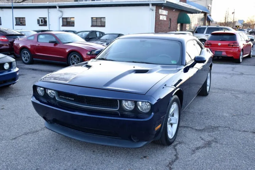 2013 Dodge Challenger SXT photo 1