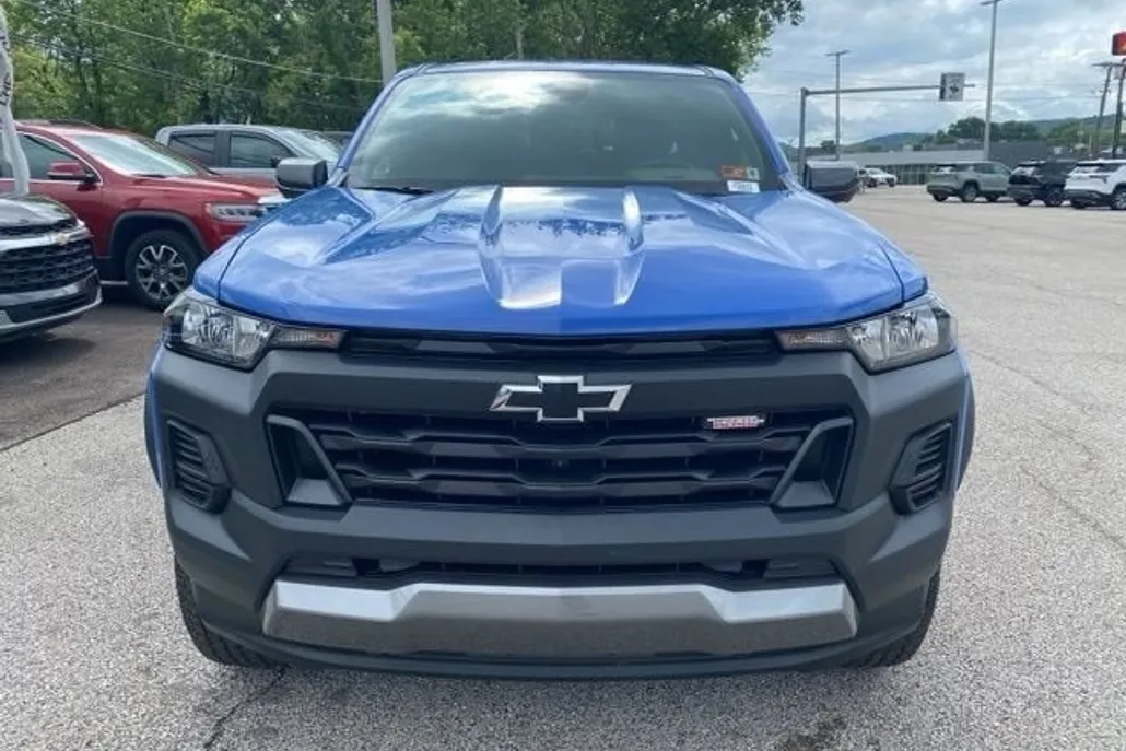 2025 Chevrolet Colorado Trail Boss photo 1