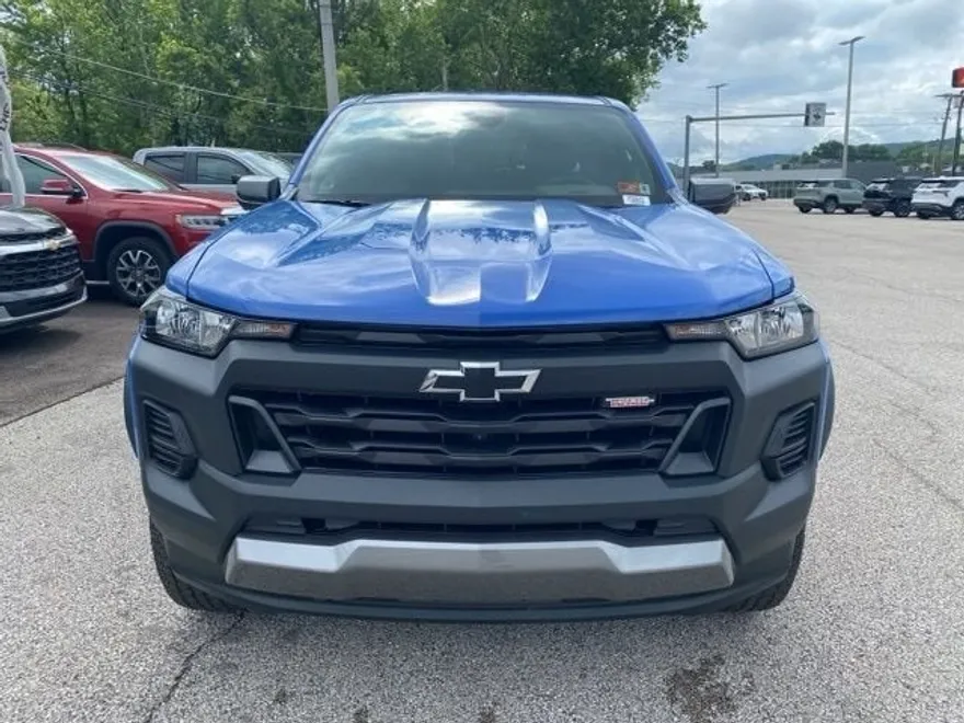 2025 Chevrolet Colorado Trail Boss photo 1