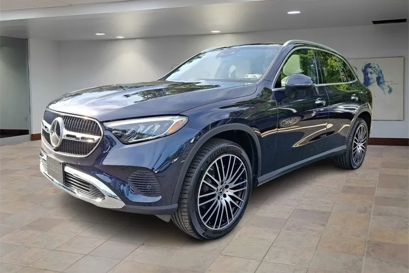 2024 Mercedes Benz GLC 300 photo 1