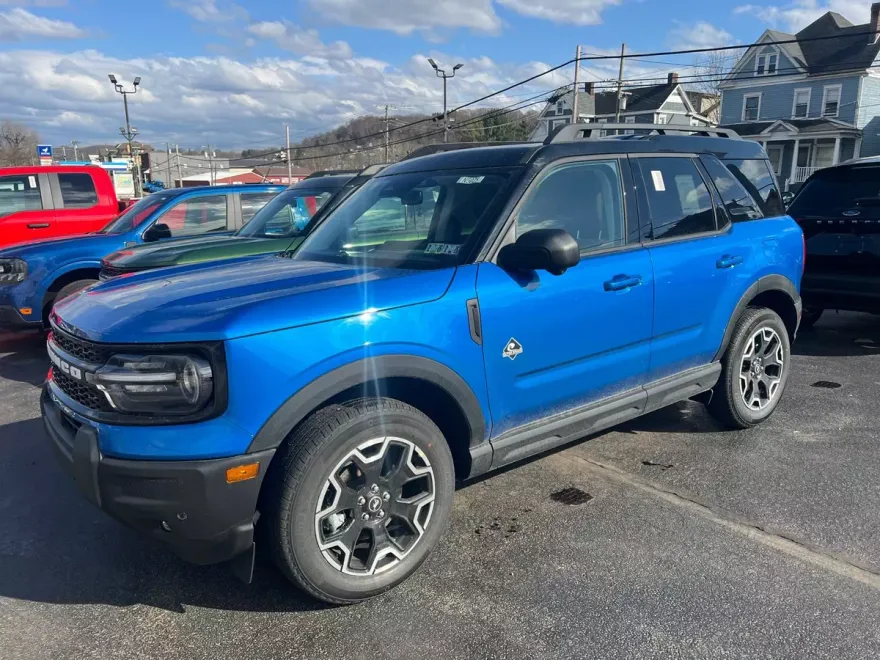 2025 Ford Bronco Sport Outer Banks photo 1
