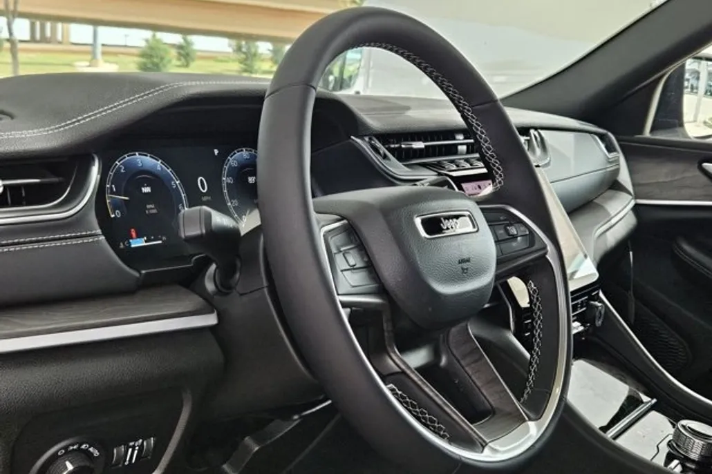 2025 Jeep Grand Cherokee Limited photo 1