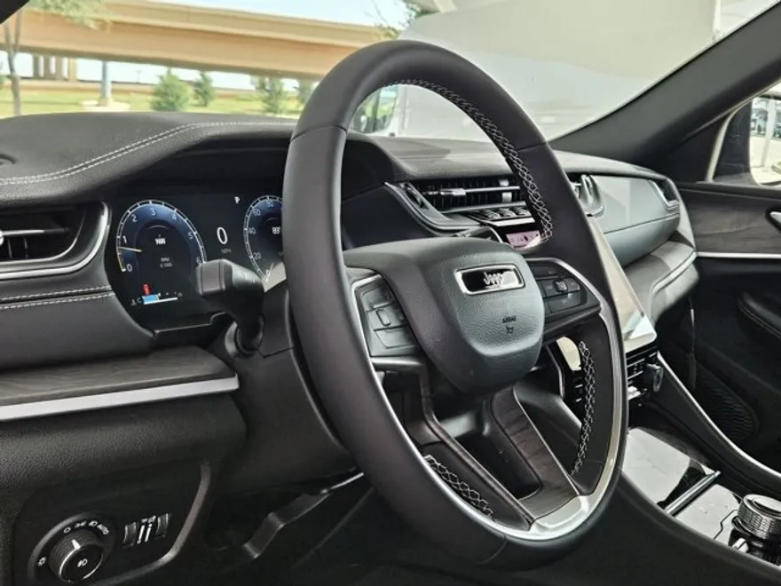 2025 Jeep Grand Cherokee Limited photo 1