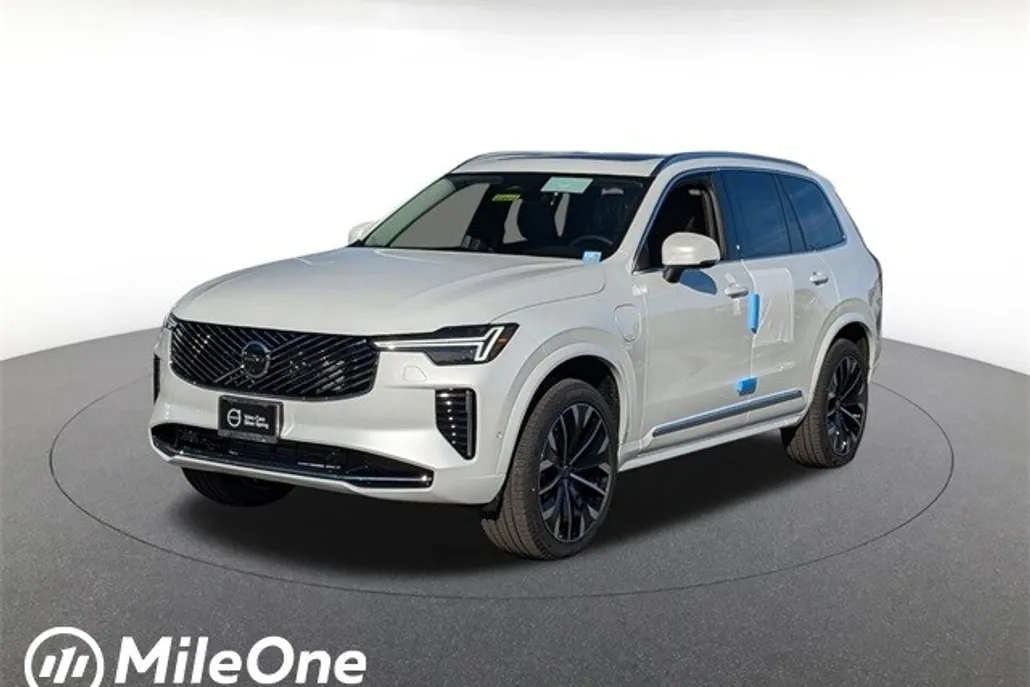 2025 Volvo XC90 T8 Plus photo 1