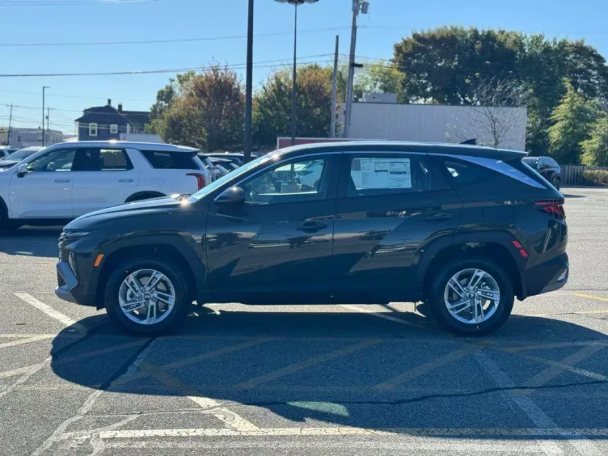 2025 Hyundai Tucson SE photo 1