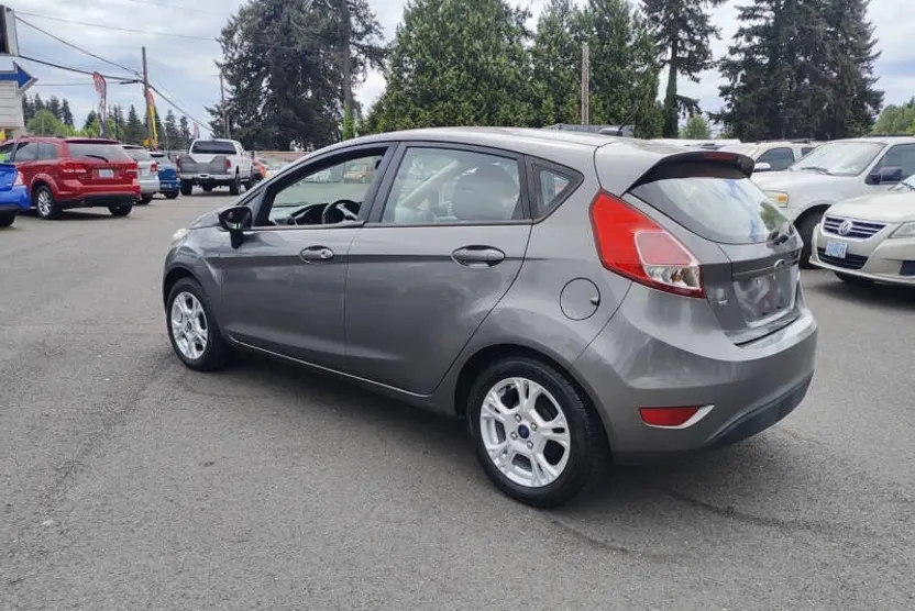 2014 Ford Fiesta SE photo 1