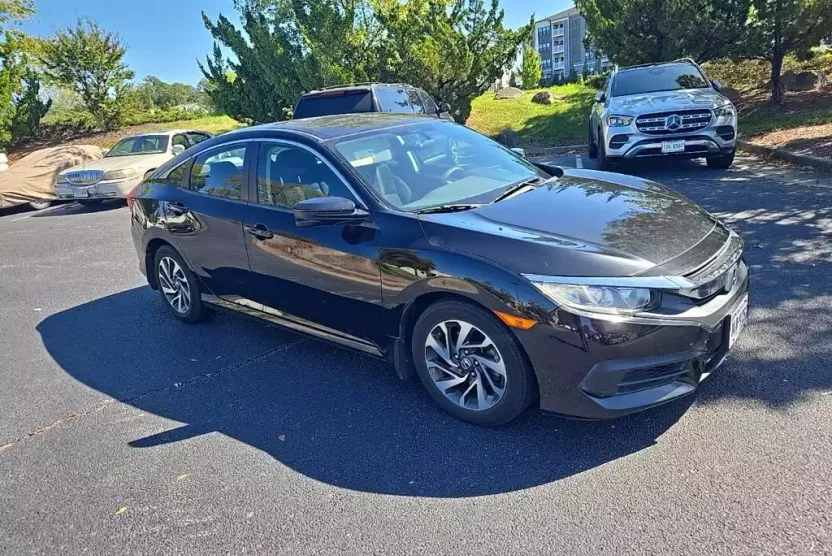2017 Honda Civic EX photo 1