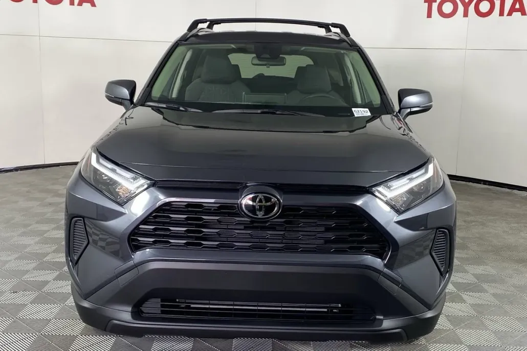 2025 Toyota RAV4 XLE photo 1