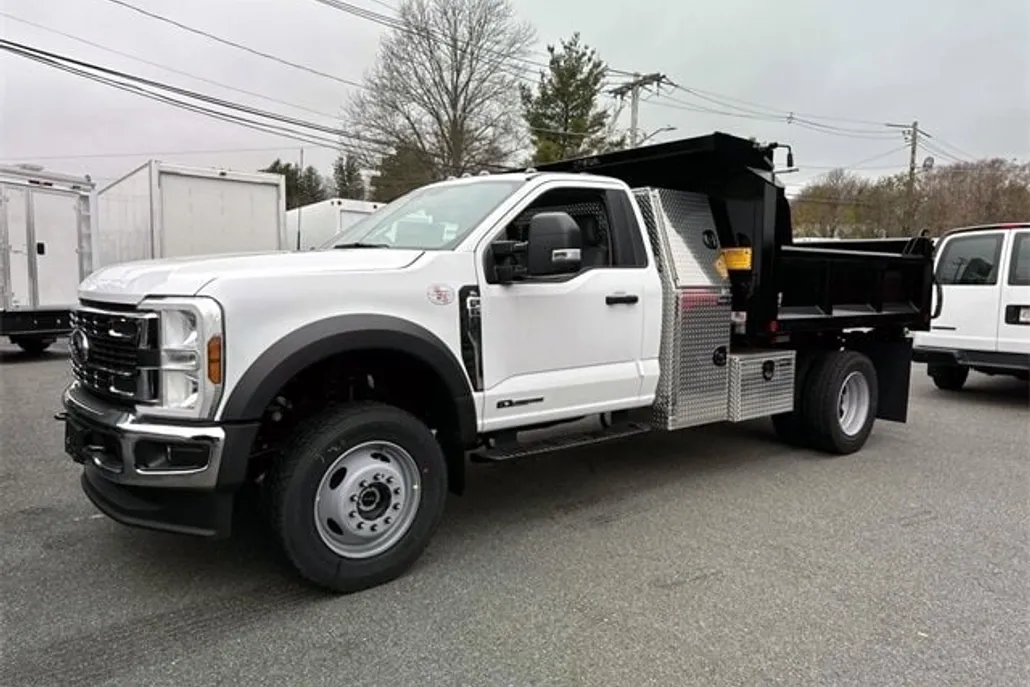 2024 Ford F-600 photo 1
