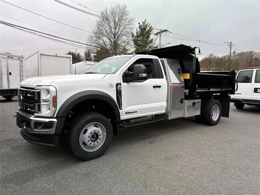 2024 Ford F-600 photo 1