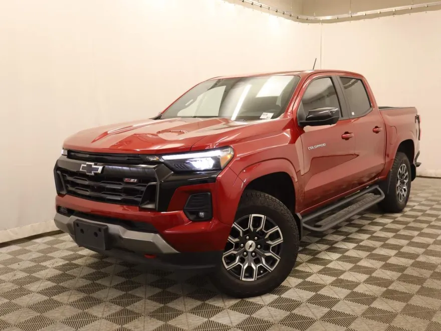 2024 Chevrolet Colorado Z71 photo 1