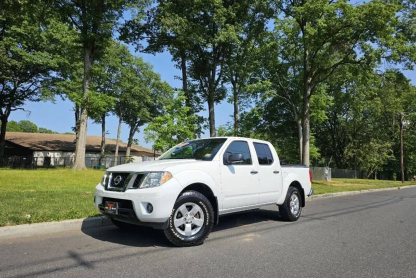 2012 Nissan Frontier SV photo 1