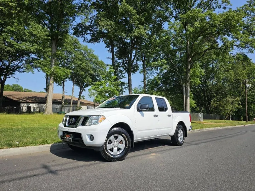 2012 Nissan Frontier SV photo 1