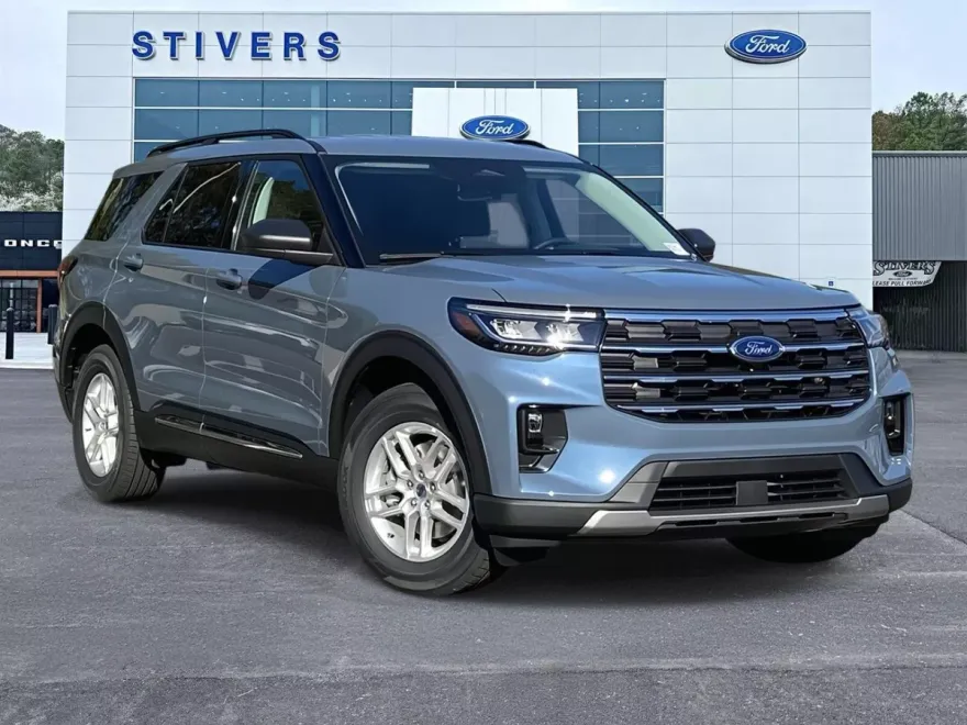2025 Ford Explorer photo 1