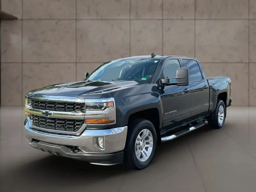 2017 Chevrolet Silverado 1500 LT photo 1